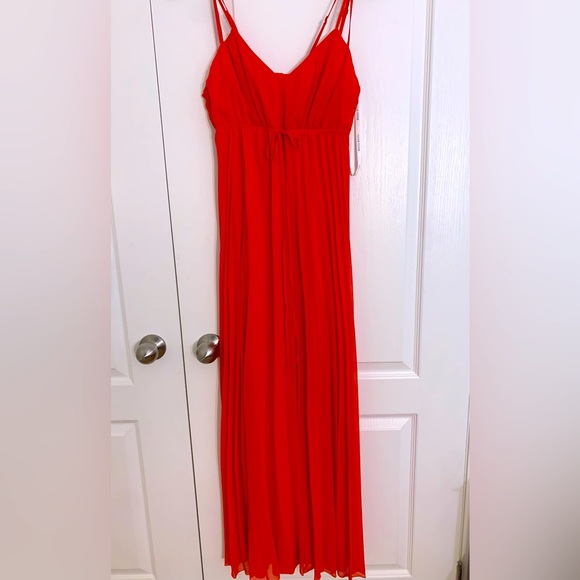 Long red formal gown - Picture 1 of 4